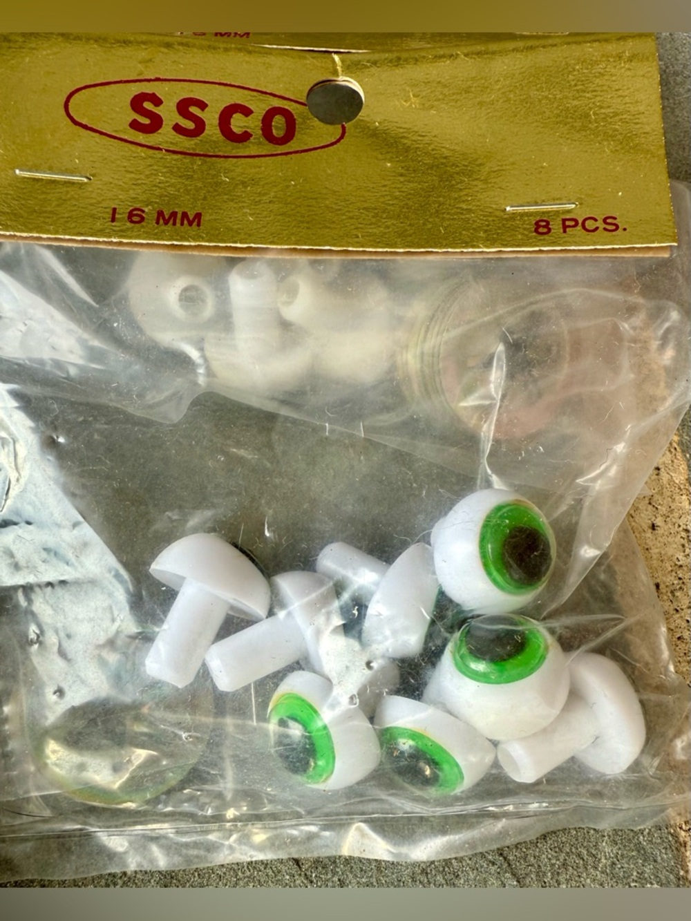 25 Packs of 8 Vintage 16mm Googly Green Safety Eyes -